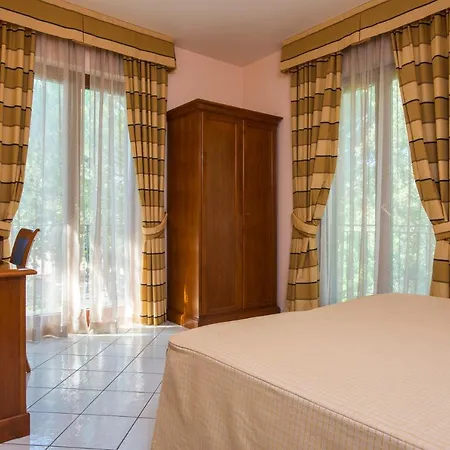 Hotel Villa Albani 4*